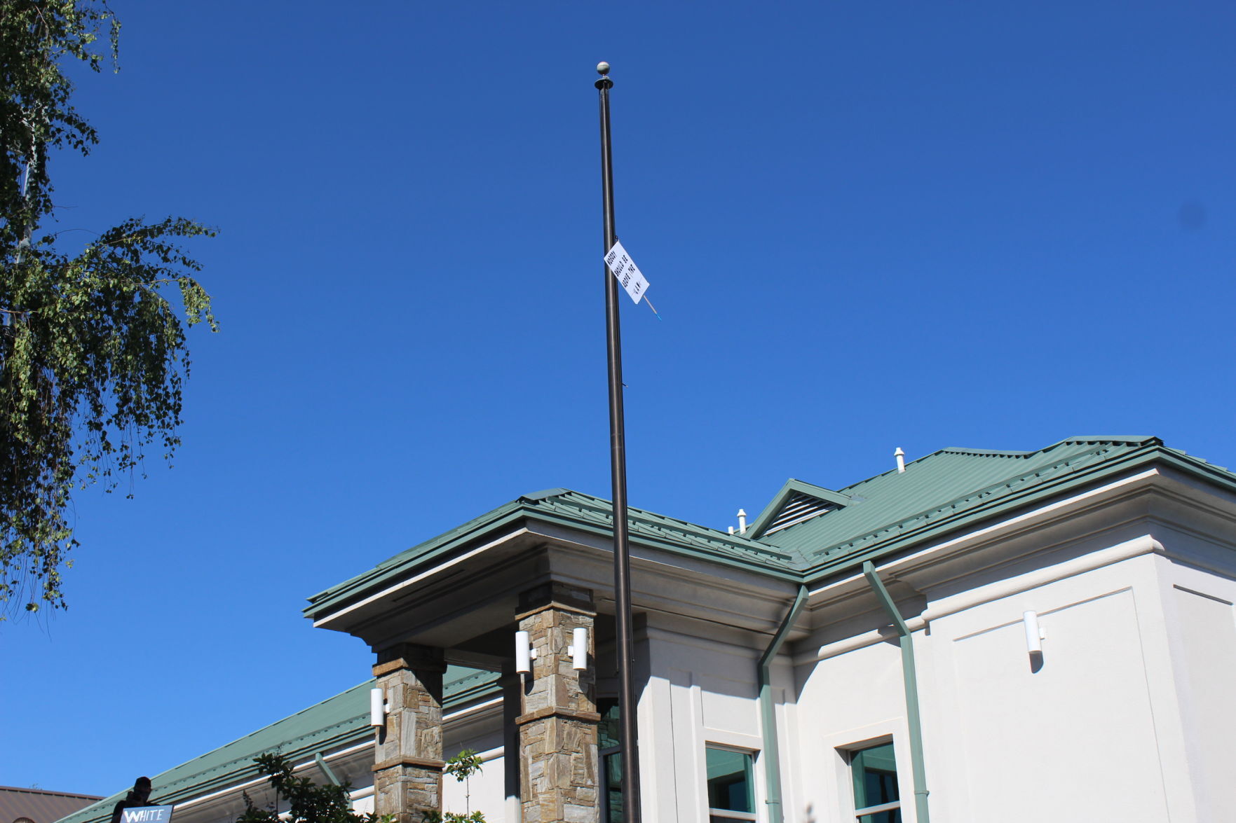 Gallery photo/Flag pole